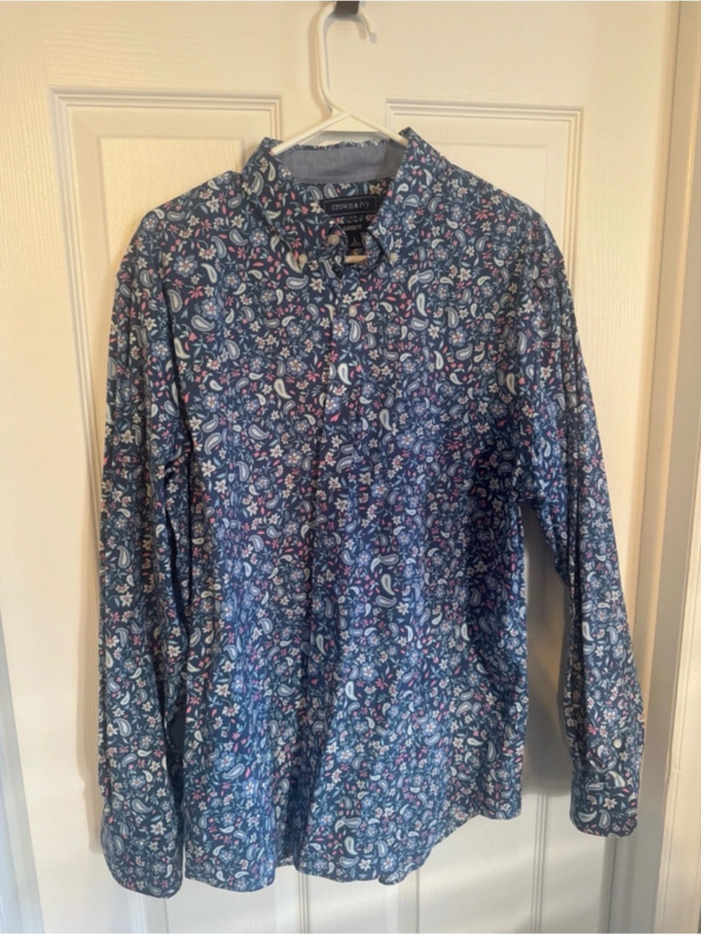 crown & ivy Blue Paisley Long-Sleeve Button-Up Shirt